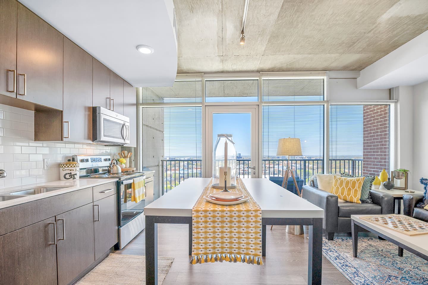 Kitchen-01-Square-On-5th-Atlanta-03